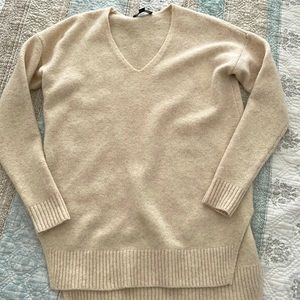 Thick and cozy sweater. Tiny wear in shoulder but just barely. So pretty!